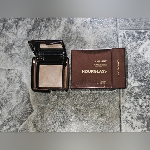 Hourglass Ambient Finishing Powder In Luminous Light 0.04oz Travel Size BNIB - Picture 1 of 8